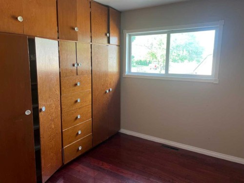 902 7 Avenue, Wainwright, AB - Indoor Photo Showing Other Room