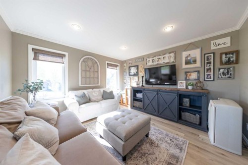Ne-32-49-25-W3, Rural, SK - Indoor Photo Showing Living Room