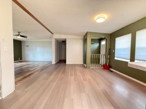 428 5 Street North, Marwayne, AB - Indoor Photo Showing Other Room