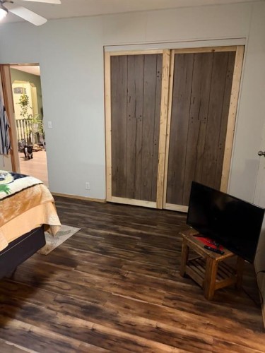 428 5 Street North, Marwayne, AB - Indoor Photo Showing Bedroom