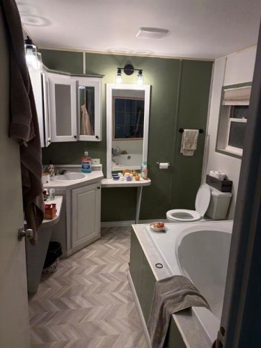 428 5 Street North, Marwayne, AB - Indoor