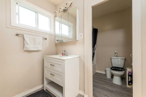 302 2 Avenue East, Maidstone, SK - Indoor Photo Showing Bathroom