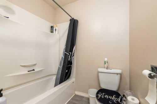 302 2 Avenue East, Maidstone, SK - Indoor Photo Showing Bathroom