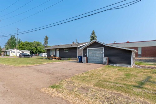 302 2 Avenue East, Maidstone, SK - Outdoor