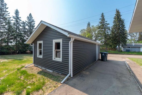 302 2 Avenue East, Maidstone, SK - Outdoor