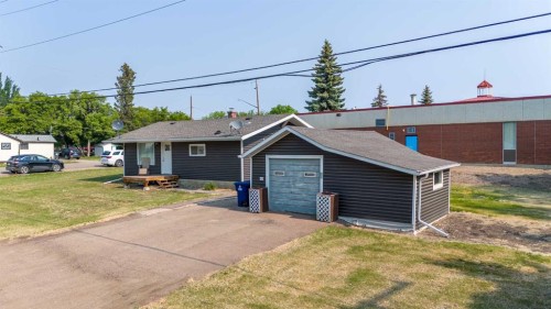302 2 Avenue East, Maidstone, SK - Outdoor