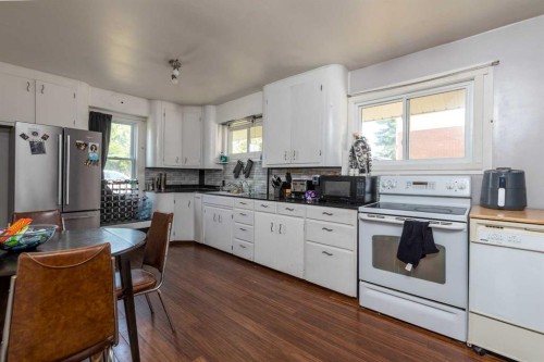 302 2 Avenue East, Maidstone, SK - Indoor Photo Showing Kitchen