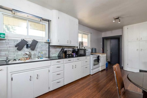 302 2 Avenue East, Maidstone, SK - Indoor Photo Showing Kitchen