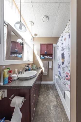 5008 50 Street, Lloydminster, AB 