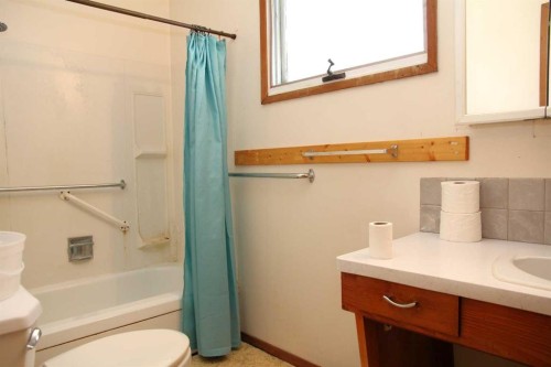 109 5 Avenue West, Maidstone, SK - Indoor Photo Showing Bathroom