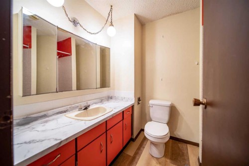 1601 5 Avenue, Wainwright, AB - Indoor Photo Showing Bathroom