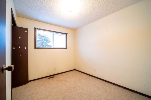 1601 5 Avenue, Wainwright, AB - Indoor Photo Showing Other Room