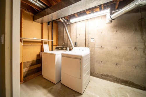 1601 5 Avenue, Wainwright, AB - Indoor Photo Showing Laundry Room