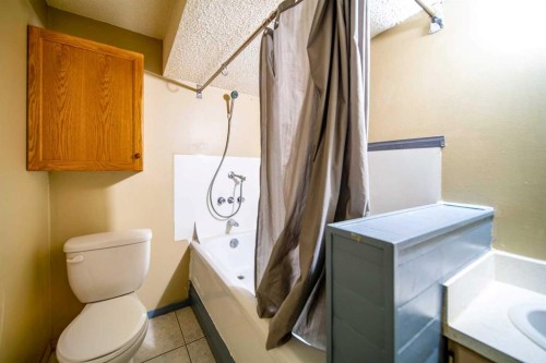 1601 5 Avenue, Wainwright, AB - Indoor Photo Showing Bathroom