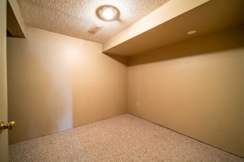 1601 5 Avenue, Wainwright, AB - Indoor Photo Showing Other Room