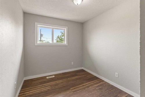 2-19 3 Avenue Se, Marshall, SK - Indoor Photo Showing Other Room