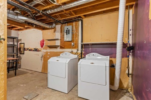 2-19 3 Avenue Se, Marshall, SK - Indoor Photo Showing Laundry Room