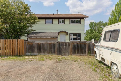 2-19 3 Avenue Se, Marshall, SK - Outdoor With Exterior