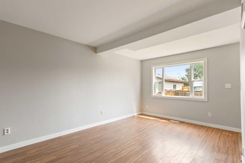 2-19 3 Avenue Se, Marshall, SK - Indoor Photo Showing Other Room