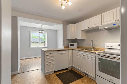 2-19 3 Avenue Se, Marshall, SK - Indoor Photo Showing Kitchen With Double Sink