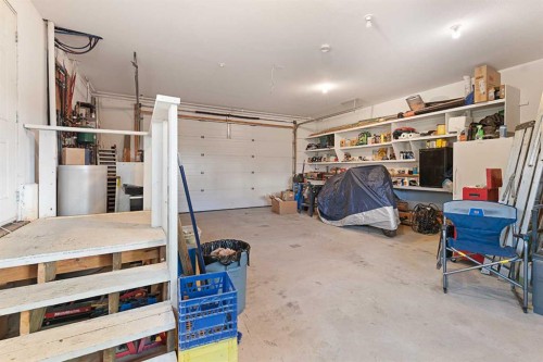 18 3 Avenue Se, Marshall, SK - Indoor Photo Showing Garage