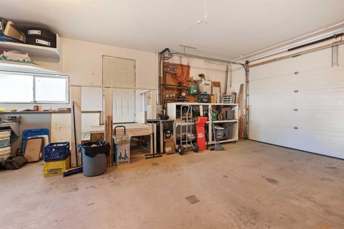 18 3 Avenue Se, Marshall, SK - Indoor Photo Showing Garage