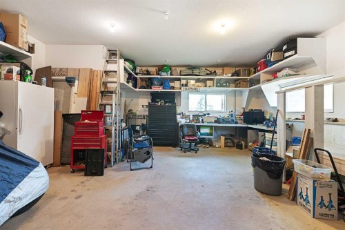 18 3 Avenue Se, Marshall, SK - Indoor Photo Showing Garage