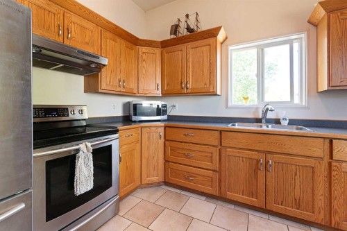 18 3 Avenue Se, Marshall, SK - Indoor Photo Showing Kitchen With Double Sink