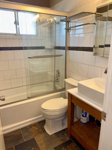 5047 48 Street, Mannville, AB - Indoor Photo Showing Bathroom