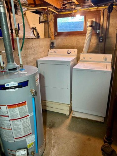 5047 48 Street, Mannville, AB - Indoor Photo Showing Laundry Room