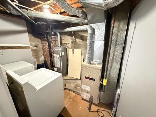 4535 47 Street, Lloydminster, SK - Indoor