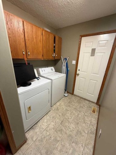 5215 58 Street, Vermilion, AB - Indoor Photo Showing Laundry Room