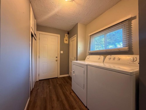 4807 49 Street, Lloydminster, SK - Indoor Photo Showing Laundry Room