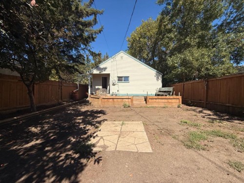 4807 49 Street, Lloydminster, SK - Outdoor