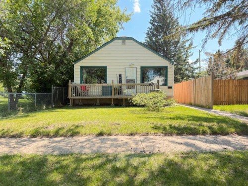 4807 49 Street, Lloydminster, SK - Outdoor