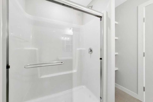 25-3616 41B Avenue, Lloydminster, SK - Indoor Photo Showing Bathroom