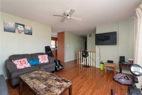 405 Main Street, Maidstone, SK - Indoor Photo Showing Living Room