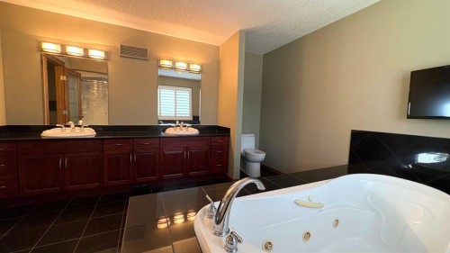 6 Cedar Crescent, Rural Wainwright No. 61, M.D. Of, AB - Indoor Photo Showing Bathroom