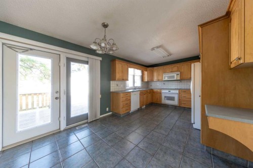 5204 32 Street, Lloydminster, AB - Indoor Photo Showing Kitchen
