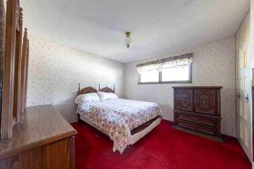 5204 32 Street, Lloydminster, AB - Indoor Photo Showing Bedroom