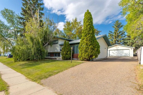 5204 32 Street, Lloydminster, AB - Outdoor