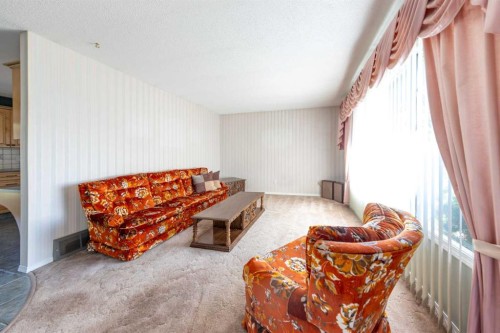 5204 32 Street, Lloydminster, AB - Indoor