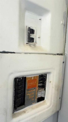 39 Rydberg Street, Hughenden, AB - Indoor