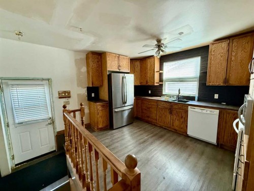 5427 49 Street, Provost, AB - Indoor Photo Showing Kitchen With Double Sink