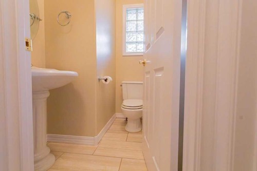 1926 8 Avenue, Wainwright, AB - Indoor Photo Showing Bathroom