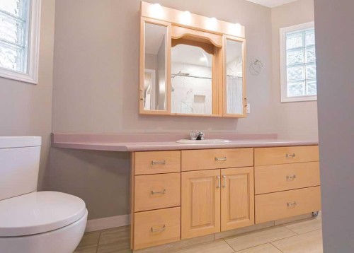 1926 8 Avenue, Wainwright, AB - Indoor Photo Showing Bathroom