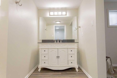 1926 8 Avenue, Wainwright, AB - Indoor Photo Showing Bathroom