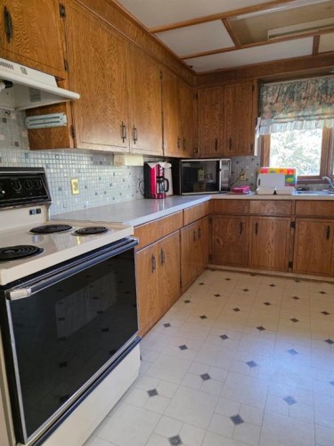 4716 55 Avenue, Provost, AB - Indoor Photo Showing Kitchen