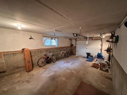 4716 55 Avenue, Provost, AB - Indoor Photo Showing Garage