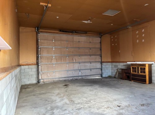 4716 55 Avenue, Provost, AB - Indoor Photo Showing Garage